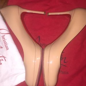 Christian Louboutin Nude heels in sz 39.